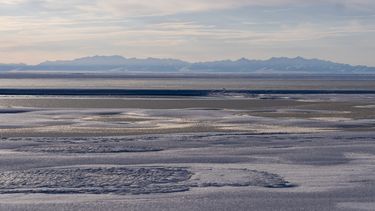 ARCHIVO – La laguna Kaktovik en cordillera de Brooks, en el Refugio Nacional de Vida Silvestre del Ártico en Kaktovik, Alaska, el 15 de octubre de 2024. (AP Foto/Lindsey Wasson, Archivo)