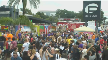 familiares y residentes recuerdan a la victimas de la masacre en la discoteca pulse de orlando