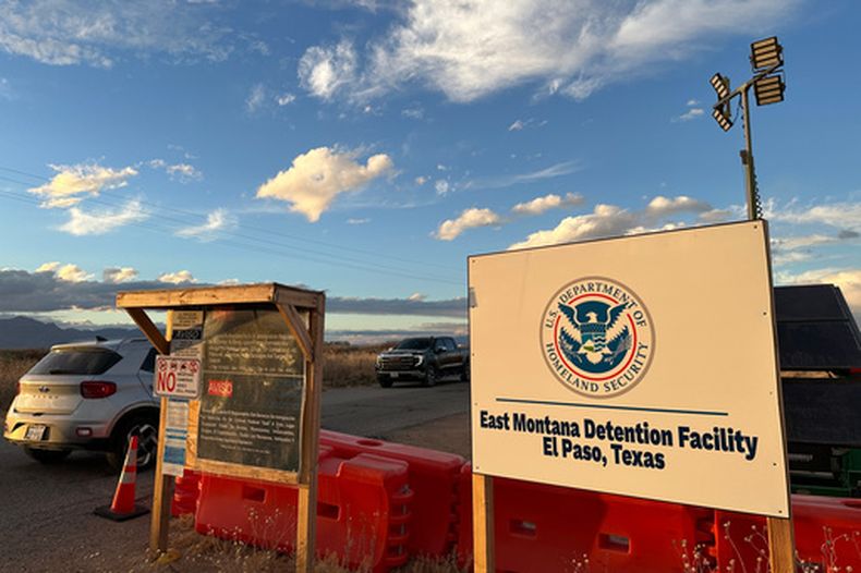 El centro de detención de inmigrantes Camp East Montana, en el desierto en una base del ejército estadounidense en las afueras de El Paso, Texas, el 13 de febrero del 2026. (AP foto/Morgan Lee)