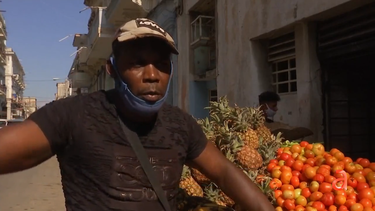 cubanos de la isla reaccionan al levantamiento de sanciones a cuba por la administracion biden