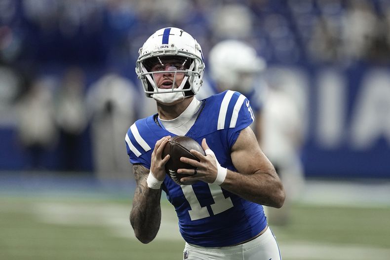 ARCHIVO - Foto del 29 de octubre del 2023, el receptor de los Colts de Indianápolis Michael Pittman Jr. en el encuentro ante los Saints de Nueva Orleans. El lunes 11 de marzo del 2024, Pittman firma un contrato de 3 años y 70 millones de dólares con los Colts, según fuente AP. (AP Foto/Darron Cummings, Archivo)