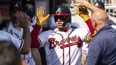 Contreras pega jonrón; Bravos barren a Filis