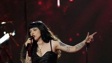 juanes, cuba, blades, bunny y fernandez ganan premios grammy
