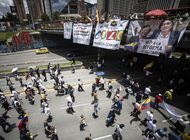 colombia: petro oye a opositores preocupados por la economia