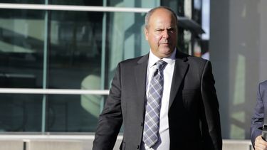 Fiscalía: agente se enriqueció con contrabando de peloteros