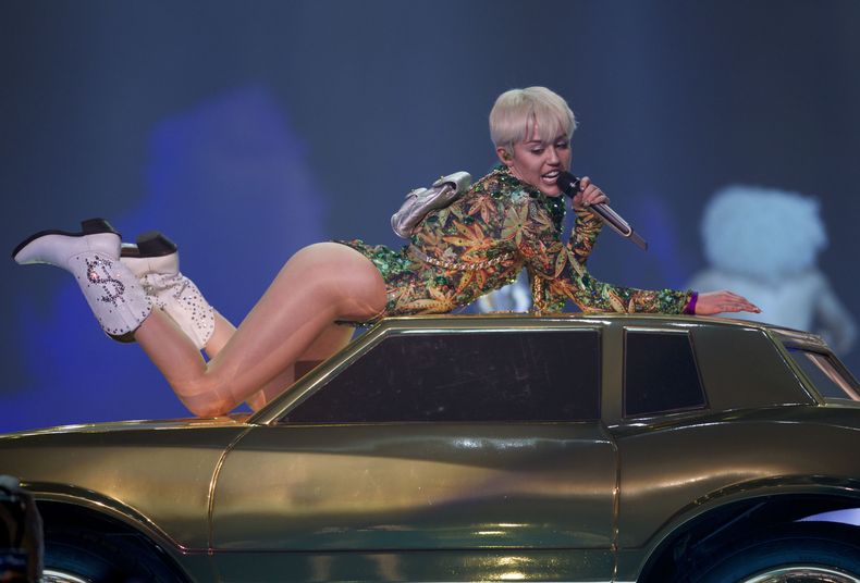 miley cyrus car ap