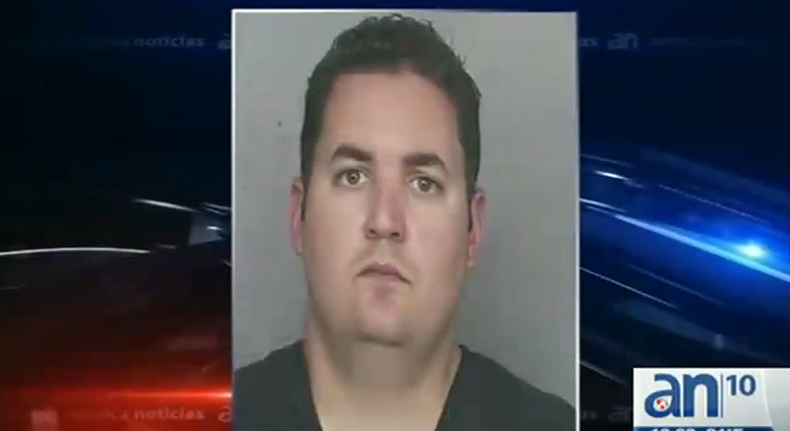 Un policía está esta noche en serios problemas con la ley. Todo por intercambiar favores sexuales con una mujer a la que debía arrestar.