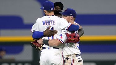 Seager enciende ataque en la 8va; Rangers se imponen