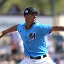 ARCHIVO - Eury Pérez, relevista de los Marlins de Miami, hace un lanzamiento en el duelo del sábado 4 de marzo de 2023, ante lo Mets de Nueva York (AP Foto/Lynne Sladky, archivo)