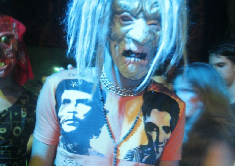 El MININT prohibió una fiesta, aunque otras muchas se dieron. Los jóvenes habaneros hacen suya Halloween.