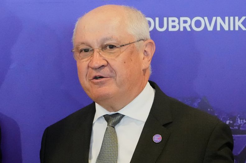 ARCHIVO - El primer ministro de Moldavia, Alexandru Munteanu, asiste a la Cumbre de los Tres Mares en Dubrovnik, Croacia, el 28 de abril de 2026. (Foto AP/Darko Bandic, archivo)