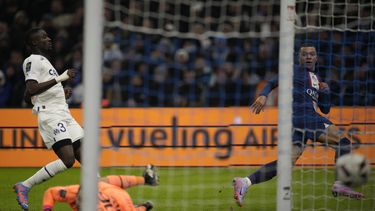 Messi y Mbappé se divierten, el PSG arrasa 3-0 en Marsella