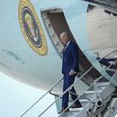 El presidente Joe Biden desciende por las escaleras del avión Air Force One en la Base Andrews de la Fuerza Aérea, en Maryland, el jueves 6 de julio de 2023, a su regreso de una visita a Carolina del Sur. (AP Foto/Susan Walsh)