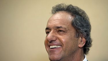 scioli justifica cuestionada ausencia durante inundaciones
