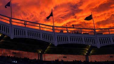 El atardecer en el Yankee Stadium durante una doble cartelera contra los Orioles de Baltimore, el viernes 25 de septiembre de 2026, en Nueva York. (AP Foto/Noah K. Murray)