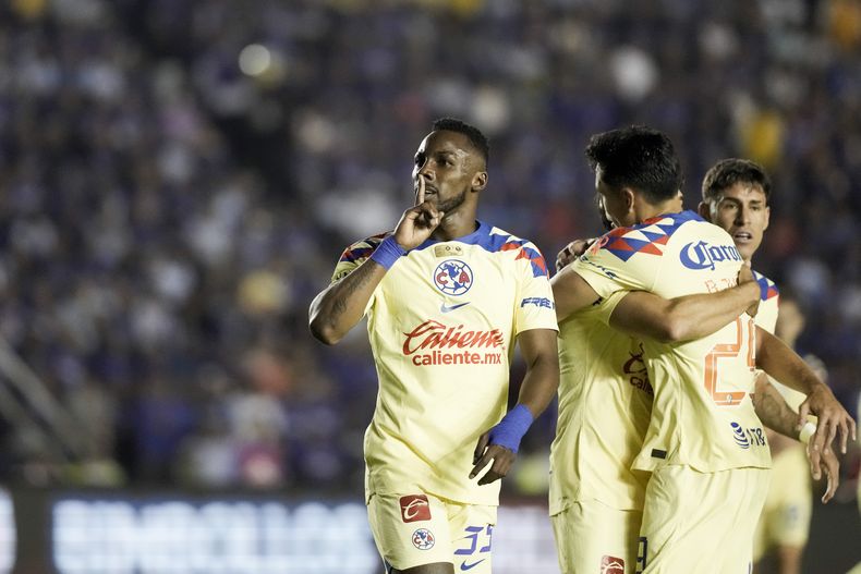 Julián Quiñónez, del América, festeja tras anotar el tanto del empate ante Cruz Azul en la ida de la final de México, el jueves 23 de mayo de 2024 (AP Foto/Eduardo Verdugo)