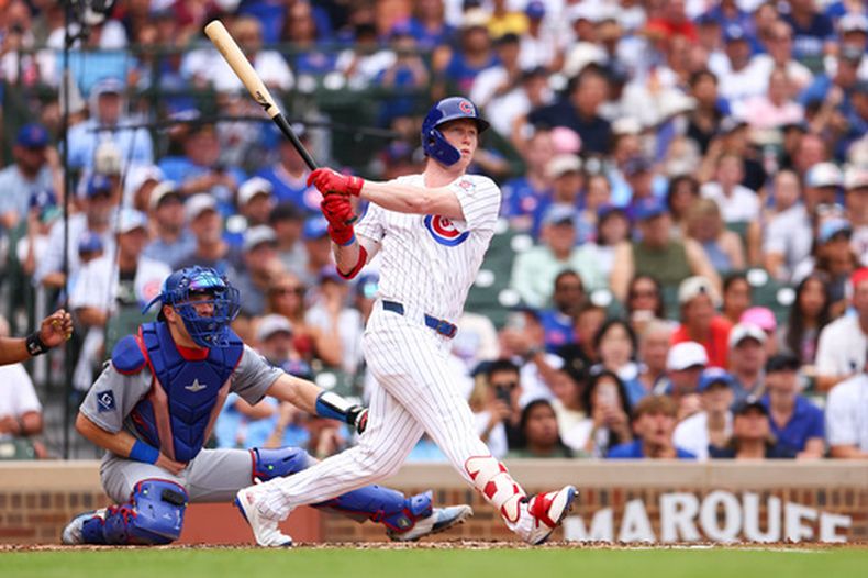 Pete Crow-Armstrong, bateador designado de los Cachorros de Chicago, conecta un doble productor en el juego del miércoles 5 de agosto de 2026 ante los Dodgers de Los Ángeles (AP Foto/Jessie Alcheh)