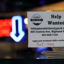Menos estadounidenses solicitan ayuda por desempleo