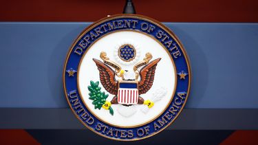ARCHIVO - El sello del Departamento de Estado de EEUU fotografiado en la Agencia de Pasaportes de Washington, el 12 de julio de 2016. (AP Foto/Alex Brandon/Archivo)