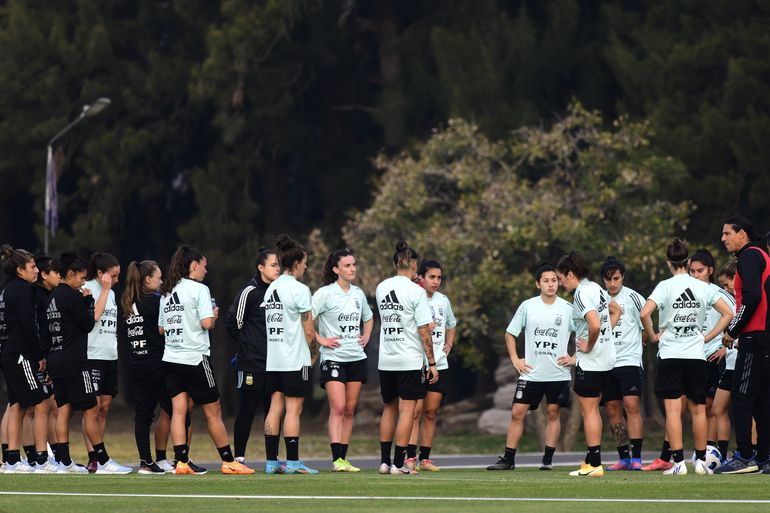 Sudamérica: Fútbol femenino avanza, pero lejos de la elite