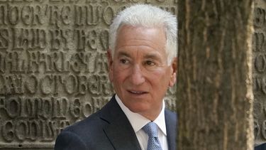 ARCHIVO - Charles Kushner llega al funeral de Ivana Trump, el 20 de julio de 2022, en Nueva York. (AP Foto/John Minchillo, archivo)