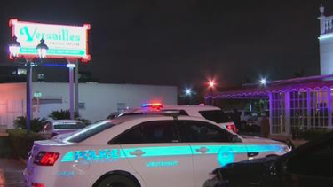 dos hombres terminan arrestados por simular ser policias en el restaurante versailles