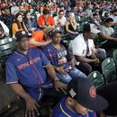 Padres de Yordan Álvarez viajaron desde Cuba  a EEUU para verlo jugar con los  Astros de Houston