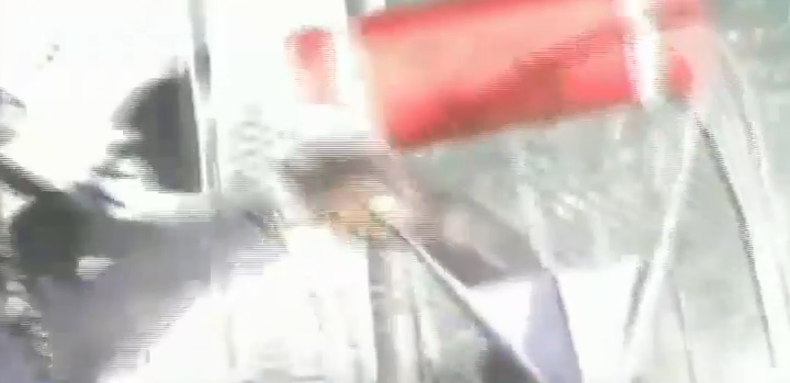 Esta será una larga noche para estos hombres que han decidido unirse a la búsqueda de dos balseros cubanos quienes continúan desaparecidos, una búsqueda que está encabezada por un padre angustiado quien desde hace nueve días no sabe de su hijo Adrián Alle