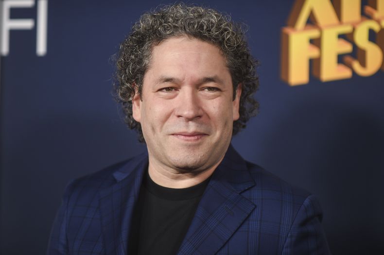 Gustavo Dudamel llega al estreno del AFI Fest de Music By John Williams el miércoles 23 de octubre de 2024 en el Teatro Chino TCL de Los Ángeles. Dudamel fue nominado al Grammy por su álbum “Ortiz: Revolución Diamantina” con la Filarmónica de Los Ángeles. (Foto Richard Shotwell/Invision/AP)