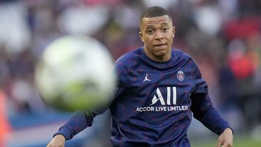 kylian mbappe se queda en el paris saint-germain