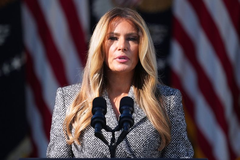 La primera dama estadounidense Melania Trump en la Casa Blanca, en Washington, el 19 de octubre del 2026. (AP foto/Mark Schiefelbein)