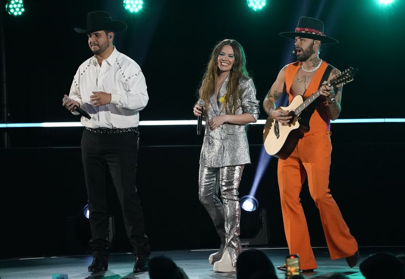 ESP-MUS LATIN GRAMMY-PERSONA DEL AÑO