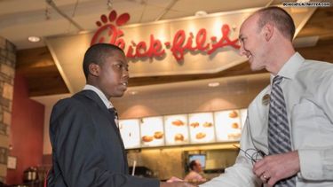 et ¡chick fil-yay! el adolescente de la foto viral en target fue contratado