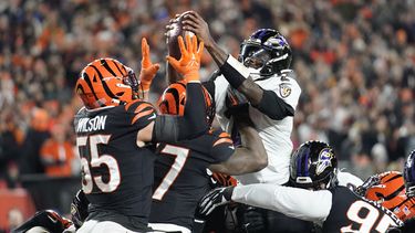 Hubbard y la defensiva le dan triunfo a Bengals ante Ravens