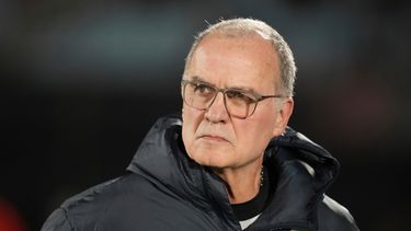 ARCHIVO - El técnico de Uruguay Marcelo Bielsa previo al partido contra Perú por las eliminatorias del Mundial, el jueves 4 de septiembre de 2025, en Montevideo. (AP Foto/Matilde Campodónico)