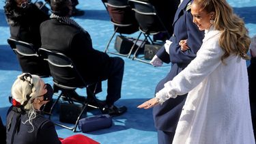 el conmovedor mensaje en espanol de jennifer lopez durante su presentacion en la investidura de joe biden