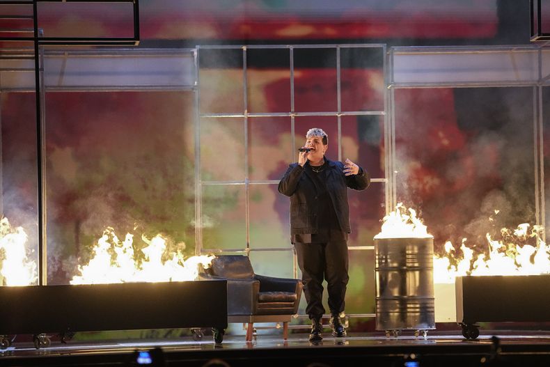 ISAAK de Alemania interpreta la canción Always On The Run durante el ensayo general de la primera semifinal del Festival de la Canción de Eurovisión en Malmo, Suecia, el lunes 6 de mayo de 2024. (Foto AP/Martin Meissner)