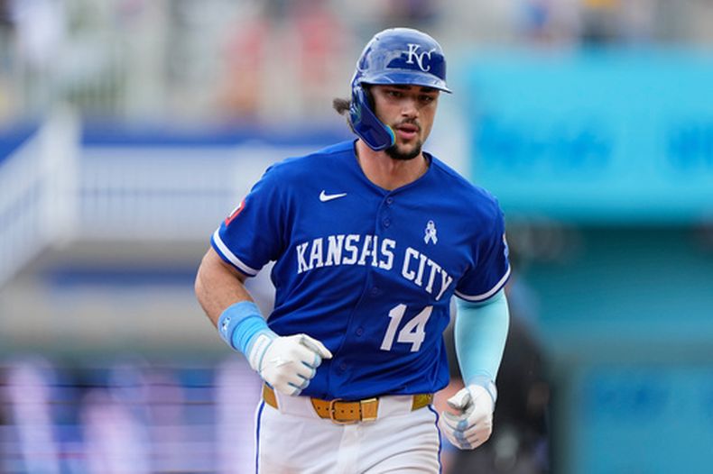 Jac Caglianone, de los Reales de Kansas City, corre las bases después de batear un jonrón solitario durante la novena entrada del juego de béisbol contra los Cardenales de San Luis, el domingo 21 de junio de 2026, en Kansas City, Missouri. (AP Foto/Charlie Riedel)