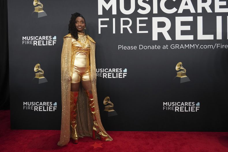 Lakecia Benjamin llega a la 67ª entrega anual de los Grammy el domingo 2 de febrero de 2025 en Los Ángeles. (Foto Jordan Strauss/Invision/AP)