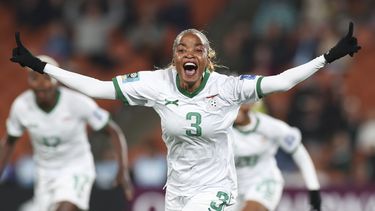 Lushomo Mweemba celebra tras anotar el primer gol de Zambia en la victoria 3-1 ante Costa Rica en el Mundial femenino, el lunes 31 de julio de 2023, en Hamilton, Nueva Zelanda. (AP Foto/Juan Méndez)