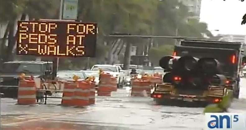 Miami Beach enfrentó hoy el día clave de los embates del fenómeno conocido como marea reina o gran marea y que afectan a las zonas más bajas de la playa.