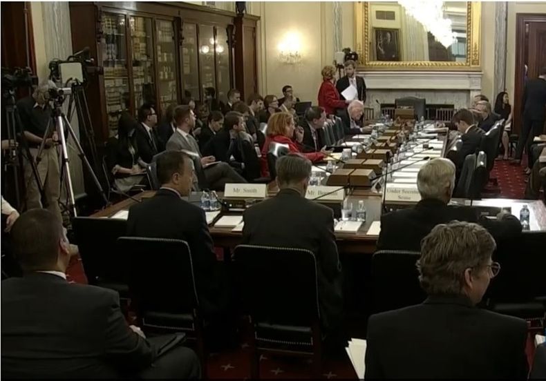 Audiencia senatorial sobre posibilidad de negocios agrícolas con Cuba.