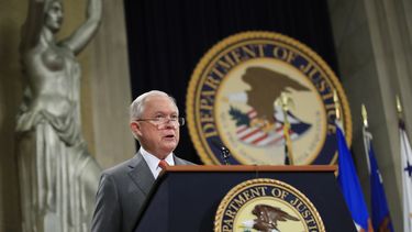 Sessions: EEUU es “menos hospitalario con la gente de fe”