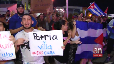 cientos de exiliados cubanos de miami salieron a las calles en apoyo a las manifestacion contra la dictadura