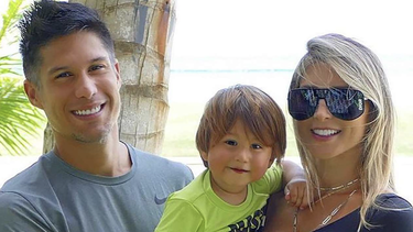 ¿natasha araos impide que chyno miranda vea a su hijo? la polemica crece en redes