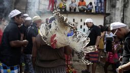 Santeros despiden el año con antiguo ritual.