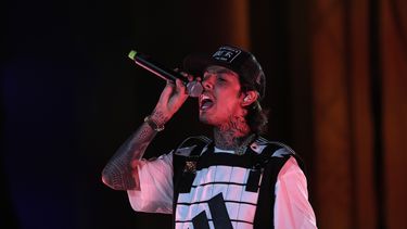 El cantante mexicano Natanael Cano durante su presentación en el primer día del festival Arre en la Ciudad de México el domingo 10 de septiembre de 2023. (Foto AP/Fernando Llano)
