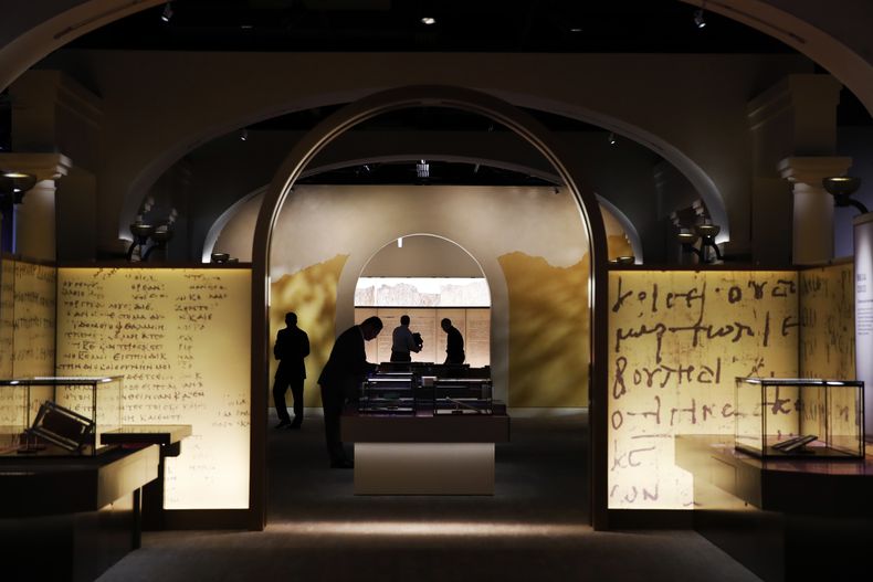 AMN-GEN_MUSEO_BIBLICO-ROLLOS_FALSOS-0.jpg