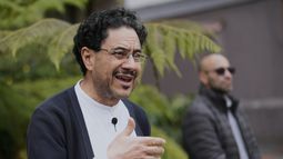 El senador colombiano Iván Cepeda en una entrevista en Bogotá, Colombia, el miércoles 30 de julio de 2025. (AP Foto/Fernando Vergara)