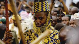 ARCHIVO - El rey Oyo Nyimba Kabamba Iguru Rukidi IV, monarca del reino de Tooro, durante la celebración de su 18vo cumpleaños en Fort Portal, Uganda, el sábado 17 de abril de 2010, momento en que asumió plenamente sus funciones. (Foto AP/Marc Hofer, archivo)